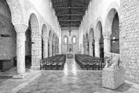 Interno dell'abbazia di San Nicolò