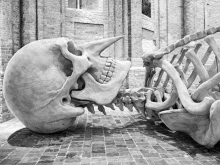 scultura “Calamita cosmica”